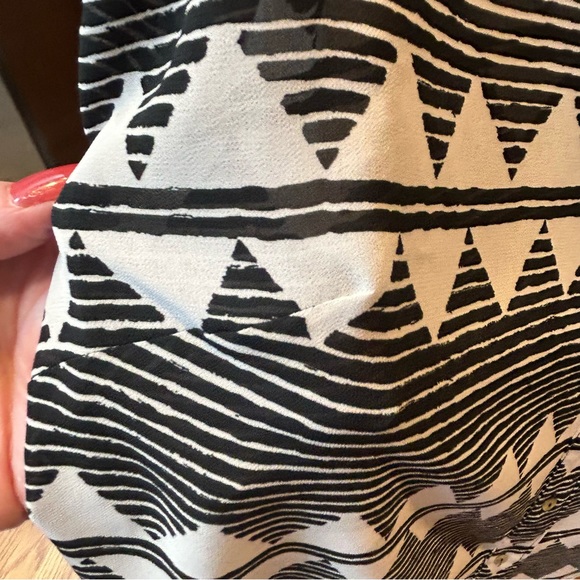 H&M Black White Chevron Pattern Button-up Sleeveless Blouse 14 - Picture 2 of 7